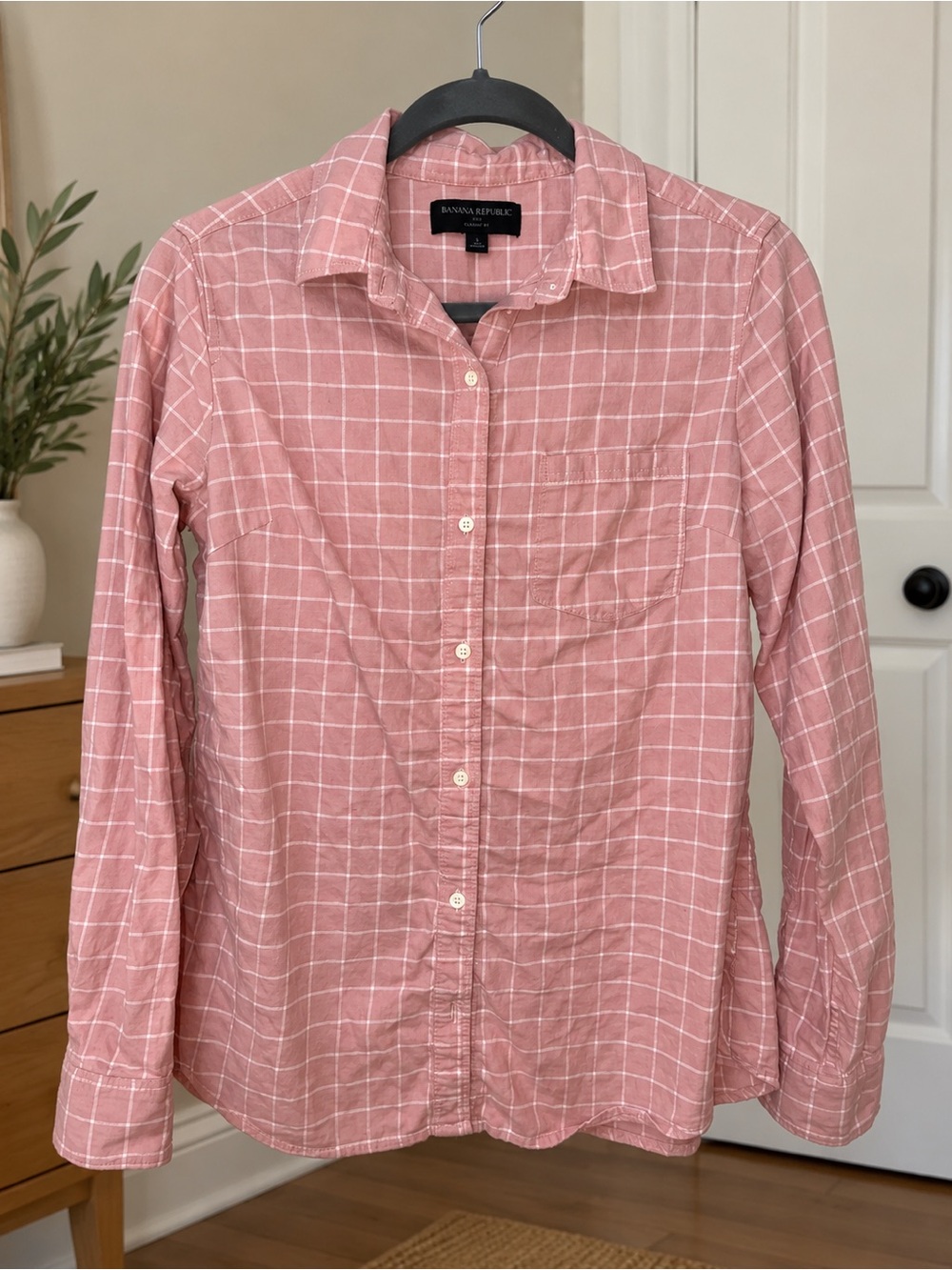 Banana Republic Pink Plaid Button Down Shirt 100% Cotton Size Small